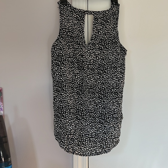 Old Navy Black and White tank top - Picture 3 of 6